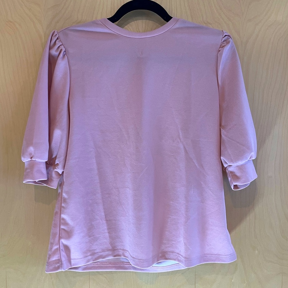 Never worn casual puff sleeve pink top with button in back (size large)